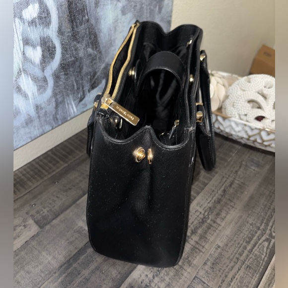 Michael Kors Gibson Leather Satchel
⭐️🌟 Open to Offers 🌟⭐️ - Picture 4 of 10